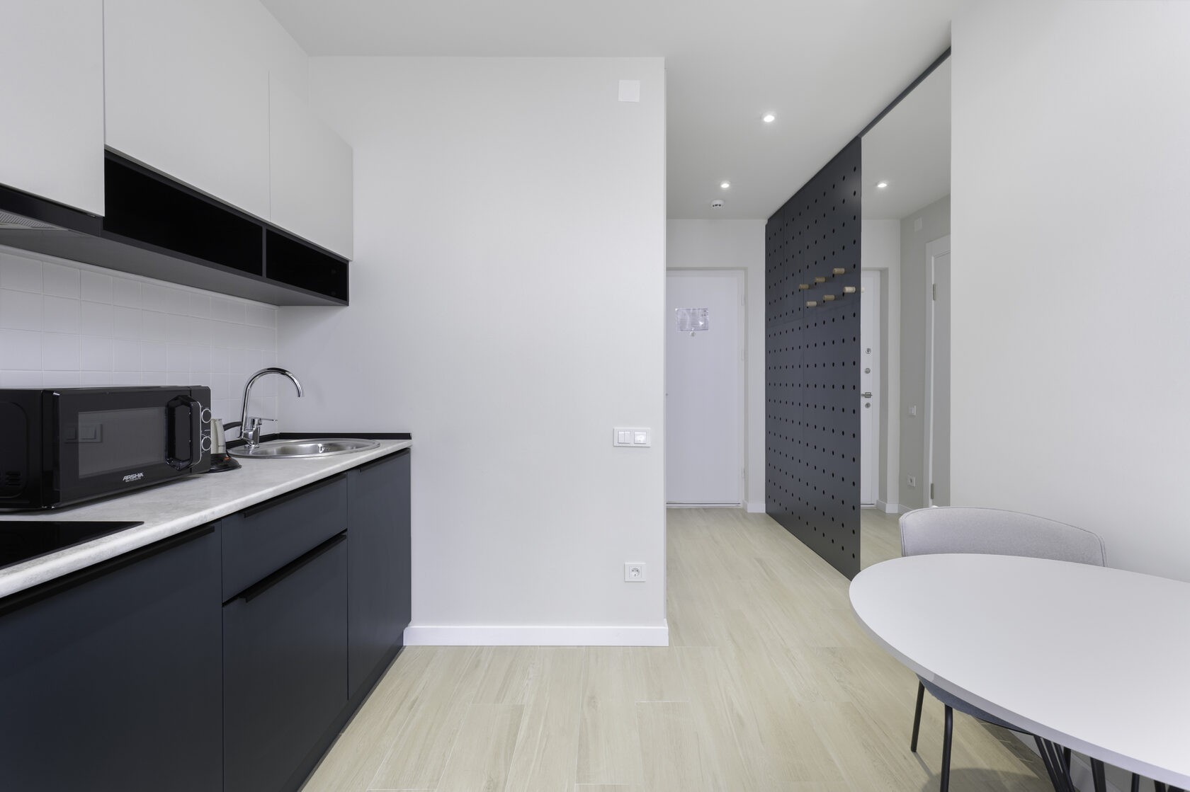 სამზარეულო და სასადილო სივრცე NEXT Apartments-ში
